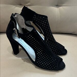 Eric Michael Black suede & leathr  laser Cutout Heels. Size 9